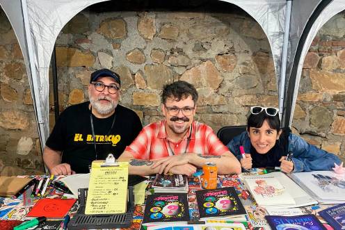 <i>Arturo Molero con otros profesionales del cómic de reconocido prestigio y presentó parte de su obra en los stand del festival. </i>