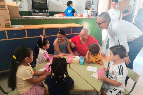 <i>Visita a la escuela de verano de la Junta en Bailén. / Junta de Andalucía.</i>