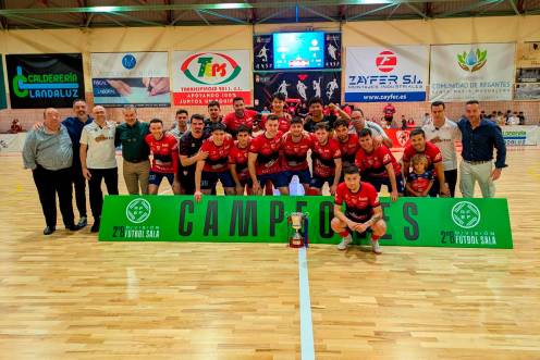 <i>Plantilla del Oleoinnova que conquistó el título de campeón del grupo quinto.</i>