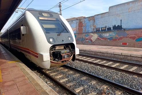 <i>Tren averiado el 31 de mayo en el trayecto entre Madrid y Jaén. / PP Jaén.</i>
