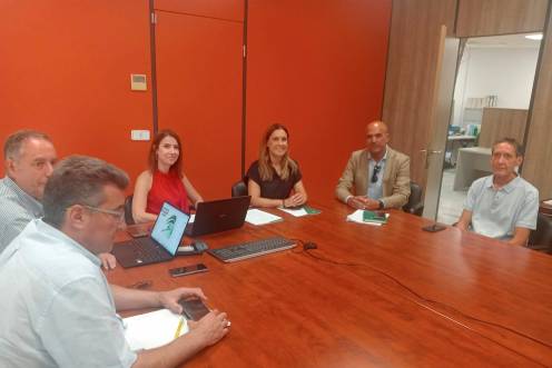 <i>Reunión entre el Ayuntamiento de Jaén y la Junta de Andalucía. / Ayuntamiento de Jaén.</i>