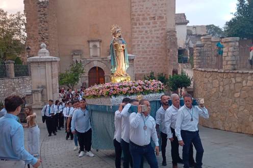 <i>Salida de la Virgen del Rosario para reencontrarse con los vecinos de La Guardia. / Diario JAÉN.</i>