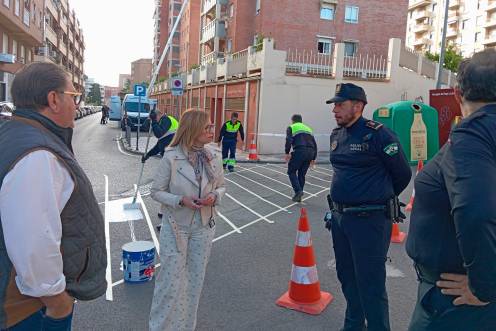 <i>Mari Carmen Angulo visita los trabajos en el barrio. / Ayuntamiento de Jaén.</i>