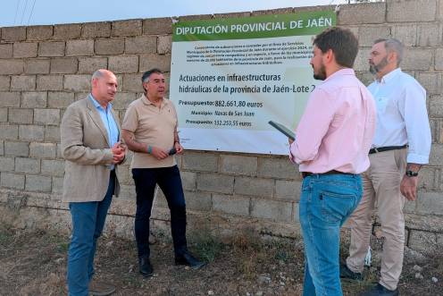 <i>Visita de José Luis Hidalgo a las infraestructuras hidráulicas en las Navas de San Juan. / Diputación de Jaén. </i>