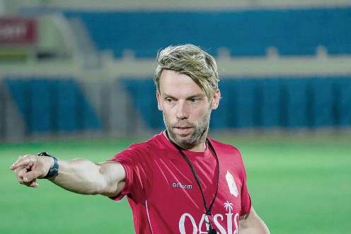 <i>El entrenador jiennense Juan Cortés ya en su nuevo equipo, el Persijap Jepara. </i>