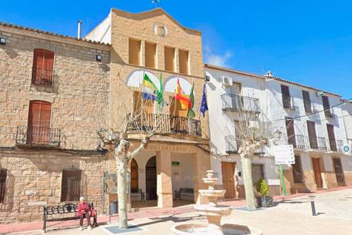 <i>El ayuntamiento de Cazalilla en una captura de Google Maps. </i>