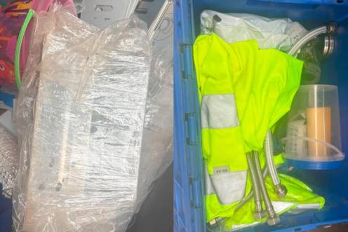 <i>Foto de la comprobación del interior del vehículo. / Policía Local Torredonjimeno. </i>