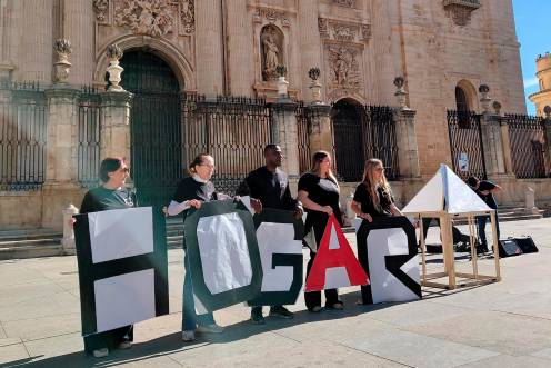 <i>Acto conmemorativo por el Día de las Personas sin Hogar. / nazaret Gaitán / Diario JAÉN.</i>