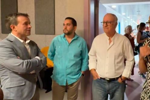 <i>Julio Millán con los implicado en el Seminario de Estudios Flamencos. / Ayuntamiento de Jaén.</i>