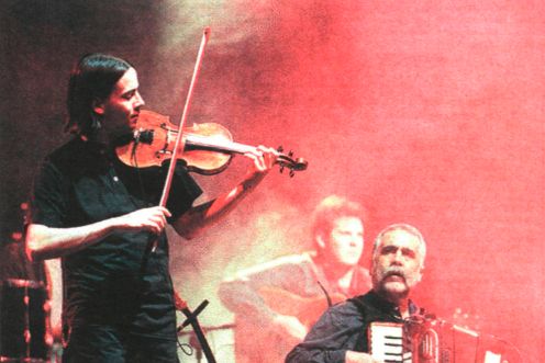 <i>Imagen de la banda en el escenario. / Archivo. / Diario JAÉN.</i>