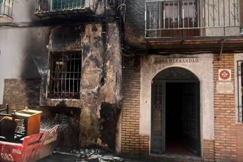 <i>Imagen de la facha de la Casa Hermandad afecta por el incendio. / Domingo Juan Vilchez Cabrera.</i>