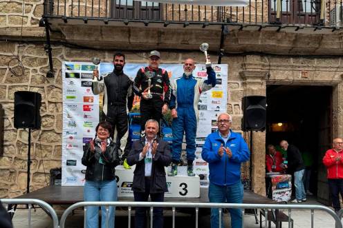 <i>El podio del Campeonato Andaluz de Turismos y reconocimientos.</i>
