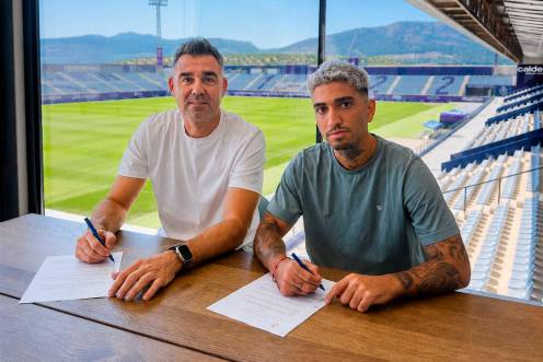 <i>Fran Anera y Óscar Lozano, en la firma del contrato. / Real Jaén.</i>