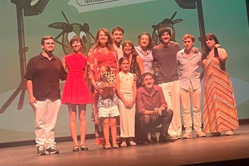 <i>Imagen de familia durante la entrega de premios de “Rodando por Jaén”. / Diputación de Jaén.</i>