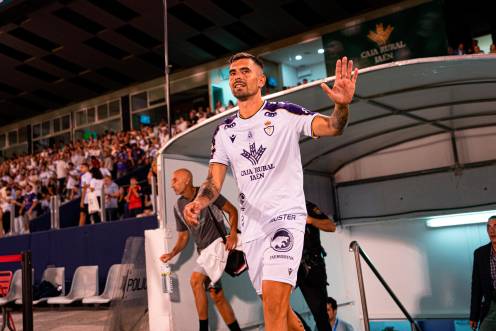 <i>Adri Paz sale al Estadio Caja Rural La Victoria en un partido de este año. / Real Jaén.</i>