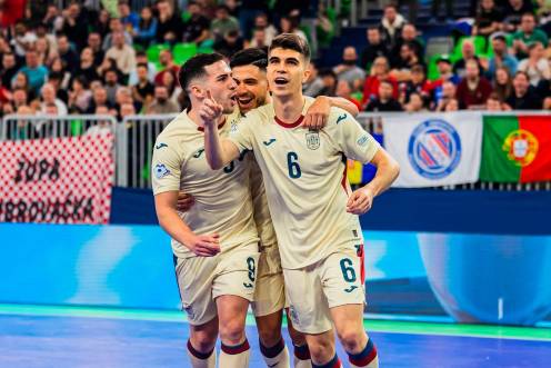 <i>Antonio Pérez celebra uno de los tres goles que marcó en la final del Europeo. / RFEF.</i>