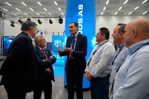 <i>Mesa redonda “Industria, Defensa y Territorio”, celebrada en el marco del Congreso Internacional de la Industria de Defensa, Seguridad e Industria “Indudef 2026’”: / Diputación de Jaén.</i>