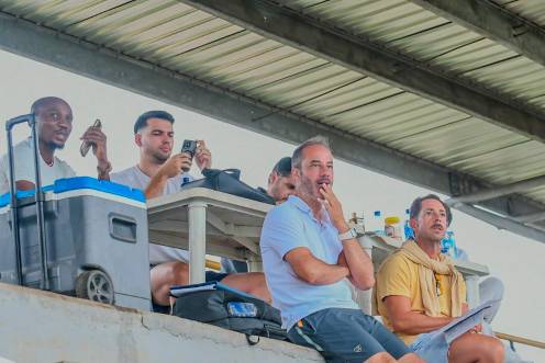 <i>Javier Royuela, a la derecha, sigue el torneo en tierras africanas. / Real Jaén CF.</i>
