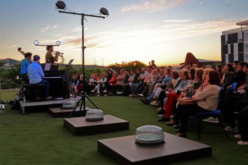<i>Imagen del escenario durante un concierto del ciclo. Fundación Caja Rural Jaén.</i>