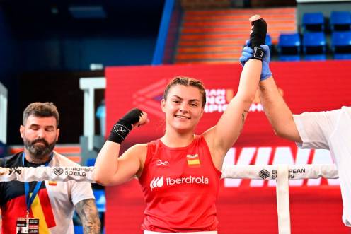 <i>Cristina Peinado celebra su victoria en el Europeo de Serbia.</i>