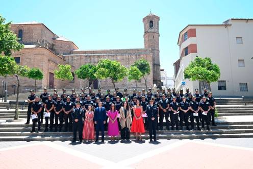 <i>Foto de familia de los nuevos agentes. / Europa Press. </i>