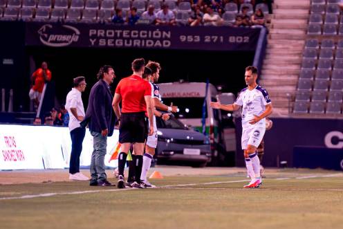 <i>Javi Moyano sale del campo y es sustituido por Mauro Cabelllo. / Miranda López / Real Jaén CF. </i>