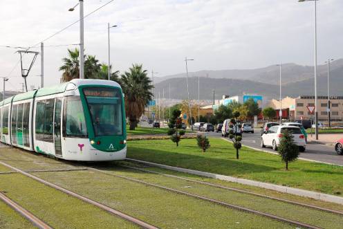<i>Tranvía de Jaén circulando en pruebas. / Junta de Andalucía. </i>