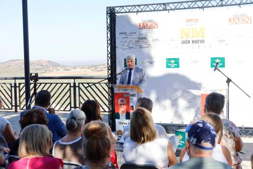 <i>El alcalde de Vilches, Adrián Sánchez Ruiz, durante su intervención en una nueva edición de los Diálogos “Jaén Nuevo Milenio”. / Jason Moyano / Diario JAÉN.</i>