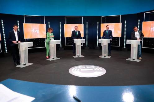 <i>Los cinco candidatos a la presidencia de la Junta de Andalucía momentos antes de que diera comienzo el debate. Archivo / Europa Press.</i>