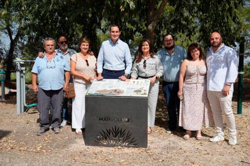 <i>Visita de Juan Latorre a la antigua estación de Alcaudete en la Vía Verde del Aceite. / Diputación de Jaén. </i>