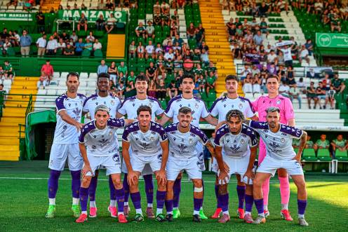 <i>Alineación inicial del Real Jaén frente al Cacereño. / Real Jaén. </i>
