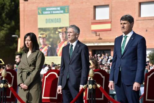 <i>Grande-Marlaska preside la jura de bandera en la Academia de la Guardia Civil en Baeza, en 2023. Archivo. / Subdelegación del Gobierno.</i>