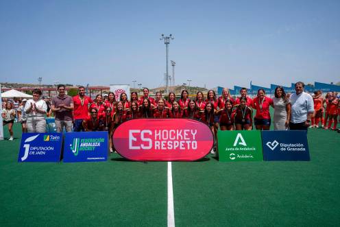 <i>Selección Española femenina sub-18 en la Summer Cup de Andalucía júnior de hockey. / Diputación de Jaén. </i>