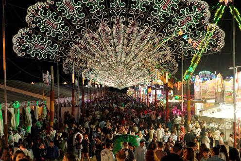 <i>Ambiente del sábado noche en el recinto ferial. / Juanjes García / Diario JAÉN.</i>