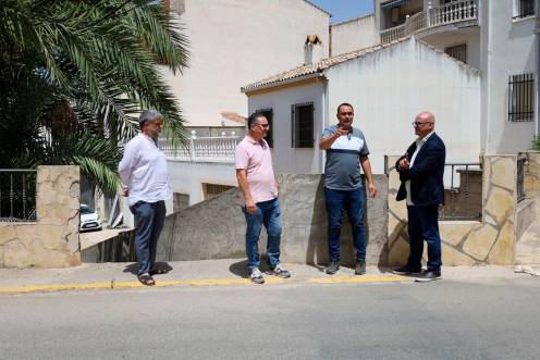 <i>Manuel Fernández y José Carlos Serrano durante la visita. / Subdelegación del Gobierno.</i>