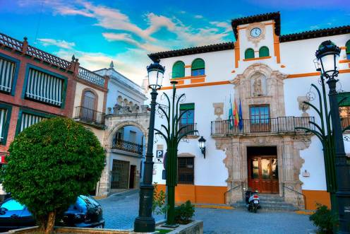 <i>Fachada Ayuntamiento de Alcaudete. / Ayuntamiento de Alcaudete. </i>