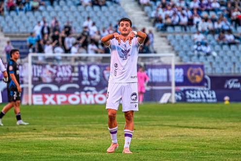 <i>El granadino David Serrano celebra el gol de la victoria ante el Rayo Majadahonda. / Miranda López / Real Jaén.</i>