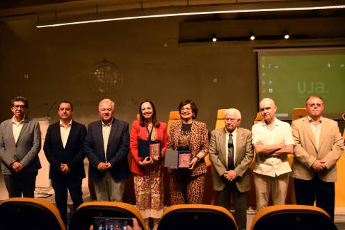 <i>Juan Ignacio Pulido, Francisco Navarro, Juan Infante, Marta Torres, Inés Arco, Antonio Gázquez, Juan José Gaforio y Rafael Moreno, en la inauguración. / Juanjes García / Diario JAÉN. </i>
