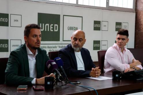 <i>Durante la presentación de los nuevos grados de la UNED de Jaén en Úbeda. / Diputación de Jaén. </i>