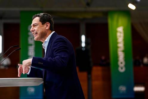 <i>El presidente del PP de Andalucía y candidato a la reelección de la Presidencia de la Junta, Juanma Moreno, durante un acto de campaña. a 10 de mayo de 2026 en Málaga. / Álex Zalea / Europa Press.</i>
