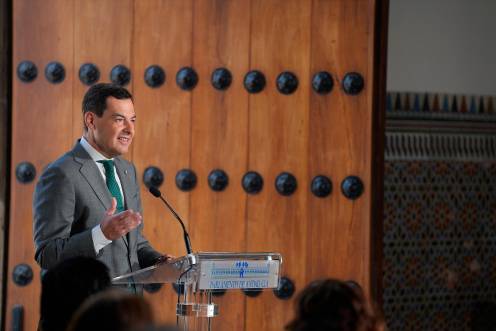 <i>El presidente de la Junta de Andalucía, Juanma Moreno, interviene en el acto conmemorativo del nacimiento del Padre de la Patria Andaluza, Blas Infante. / María José López / Europa Press.</i>
