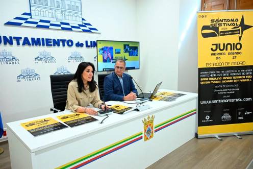 <i>Susana Ferrer y Antonio Molina durante la presentación. / Ayuntamiento de Linares.</i>
