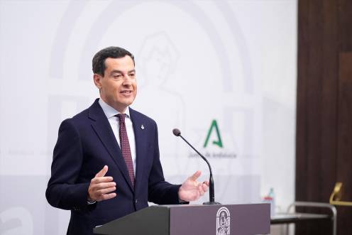 <i>Juanma Moreno durante la compadecencia. / Joaquín Corchero / Europa Press.</i>