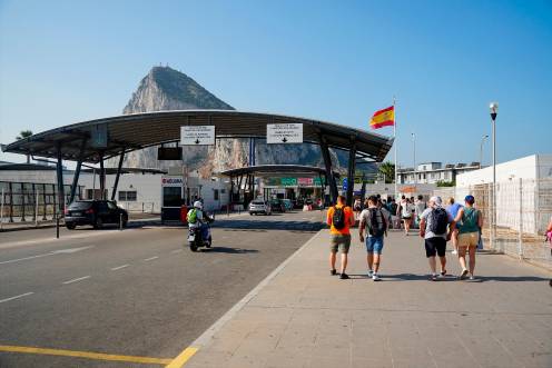 <i>Frontera entre España y el Peñón de Gibraltar. / Francisco J. Olmo / Europa Press.</i>