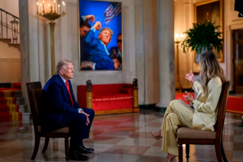 <i>El presidente estadounidense, Donald J. Trump, se sienta con Lara Lea Trump para una entrevista exclusiva para FoxNews. / CASA BLANCA</i>