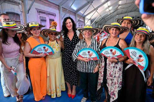 <i>La alcaldesa de Almería, María del Mar Vázquez, en el tradicional Homenaje a la Mujer de la Feria de Almería. / Ayuntamiento de Almería / Europa Press.</i>