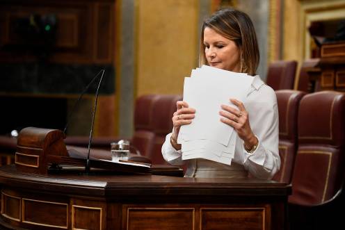 <i>La diputada del PSOE Ana Cobo, durante una sesión plenaria. / Fernando Sánchez / Europa Press.</i>