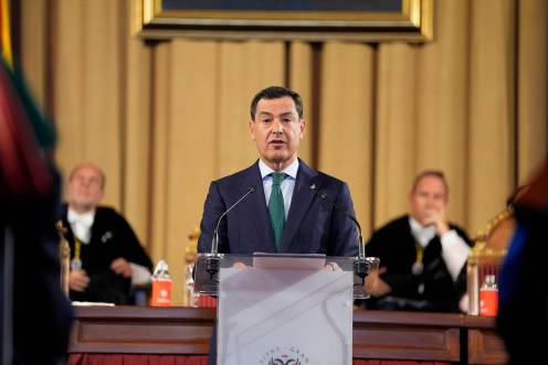 <i>El presidente de la Junta de Andalucía, Juanma Moreno, durante su intervención en el acto de apertura. / Joaquín Corchero / Europa Press.</i>