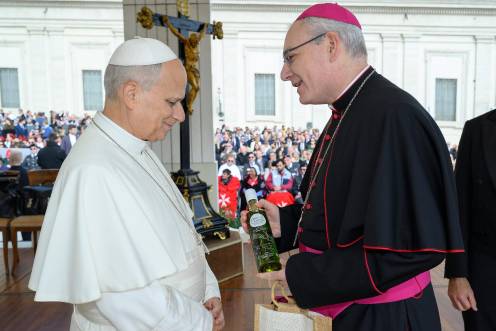 <i>El Papa León XIV y el obispo de Jaén, Sebastián Chico. / Diócesis de Jaén.</i>