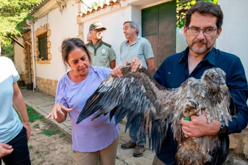 <i>La consejera de Sostenibilidad y Medio Ambiente en funciones, Catalina García, realiza una visita al Centro de Cría en Cautividad del Quebrantahuesos Guadalentín en Cazorla. / Europa Press.</i>